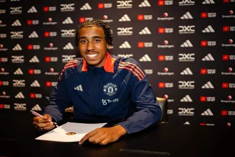 أموريم يعلن إمكانية انضمام ليني يورو لقائمة مانشستر يونايتد أمام أرسنال بالدوري الإنجليزي